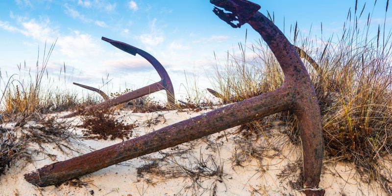 Rostige Anker im Sand als Symbol für Gottes Treue – Allianzgebetswoche 2026 in Güstrow